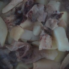 牛莴骨炖土豆的做法,牛莴骨炖土豆怎么做
