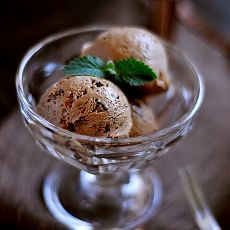 【手工美食】纯咖啡巧克力手工冰淇淋的做法,【手工美食】纯咖啡巧克力手工冰淇淋怎么做